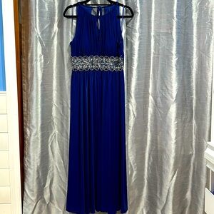 Women’s long dress R&M Richard’s size 12P
